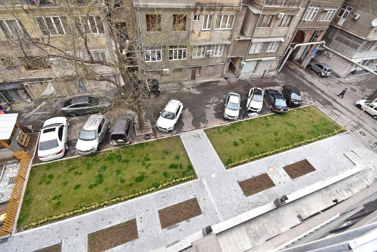 Home4You Apartments On Koghbatsi Jerevan Eksteriør bilde